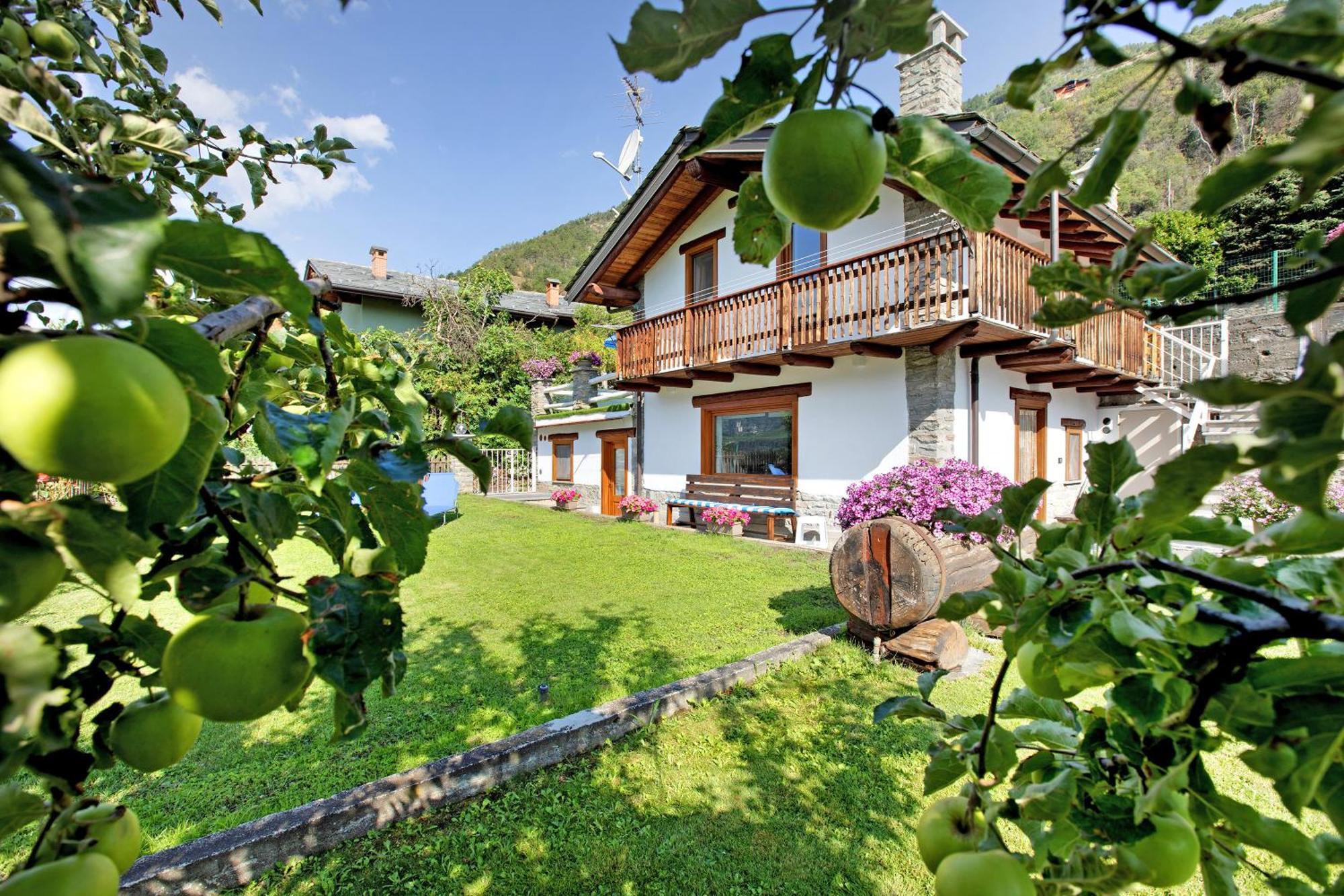 Casa Sabrina - Appartamento Blu Aosta Exterior photo